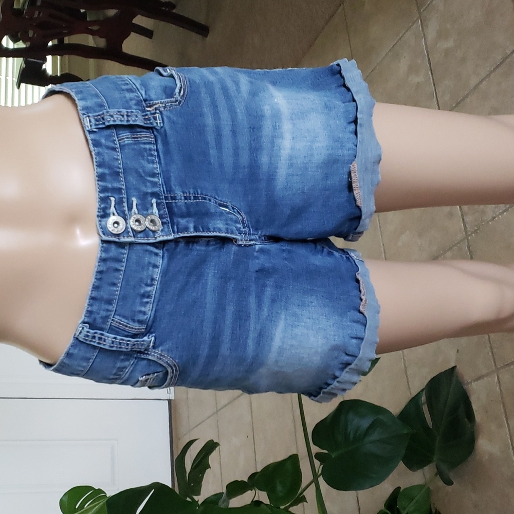 Ariya  Jeans 14 whiskered cuffed shorts